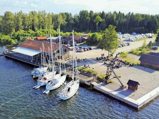 Välkommen till Axmars gästhamn med båten i sommar