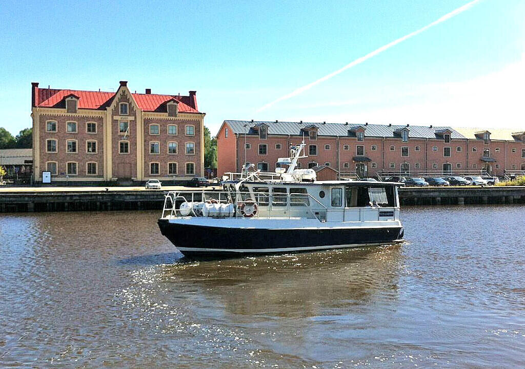 MS Hulda utgår från Söderhamn med båttur till Axmar bruk tur och retur.