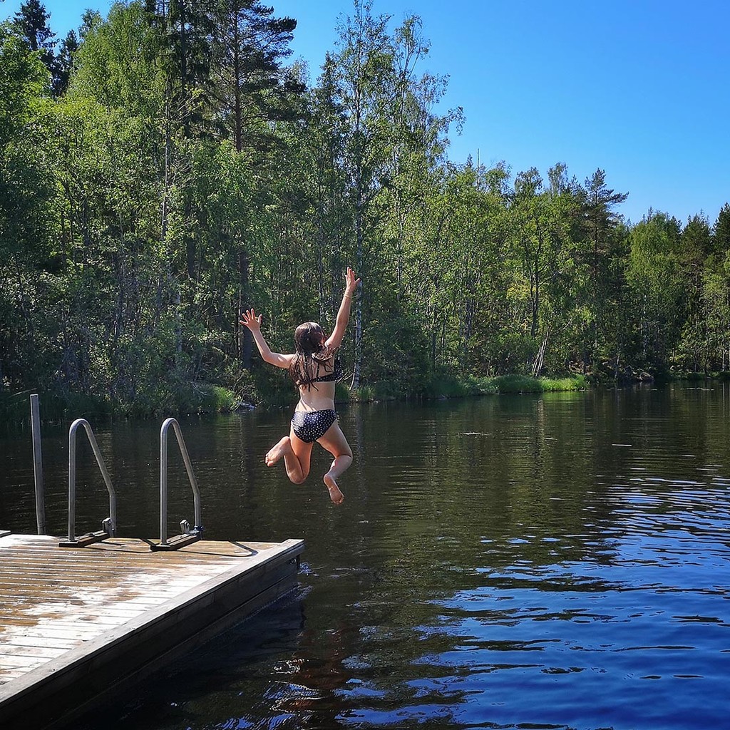 Ett dopp i dammen Axmar bruk – foto Aja Axlund