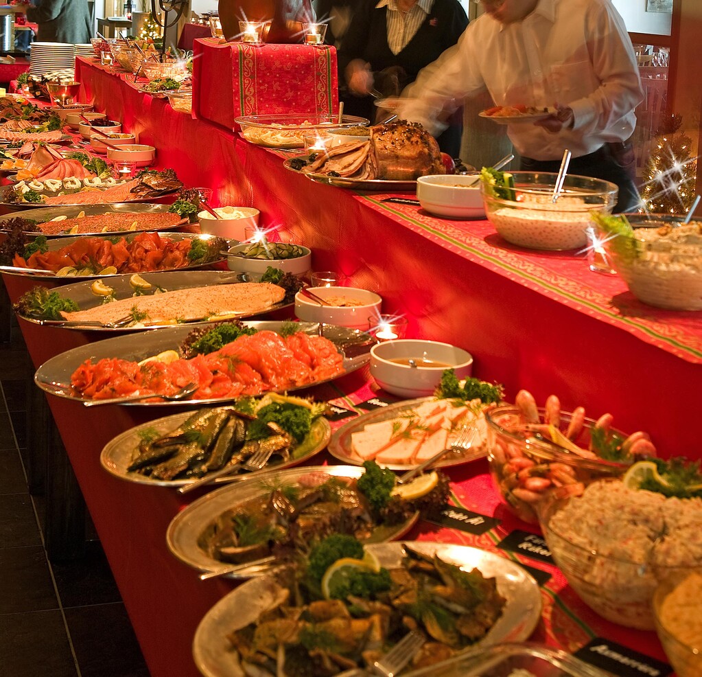 Julbord på Axmar Brygga – klassiskt och modernt i skärgårdsmiljö.